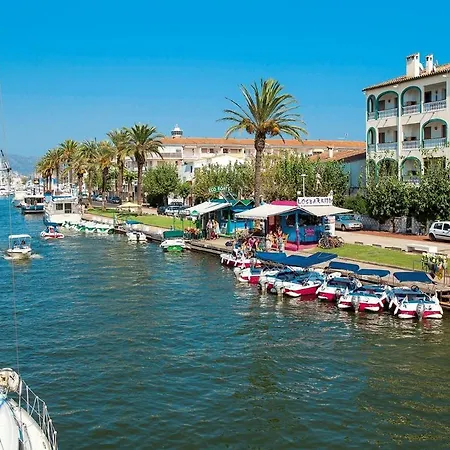 مكان تخييم Castello Mar إمبوريابرافا